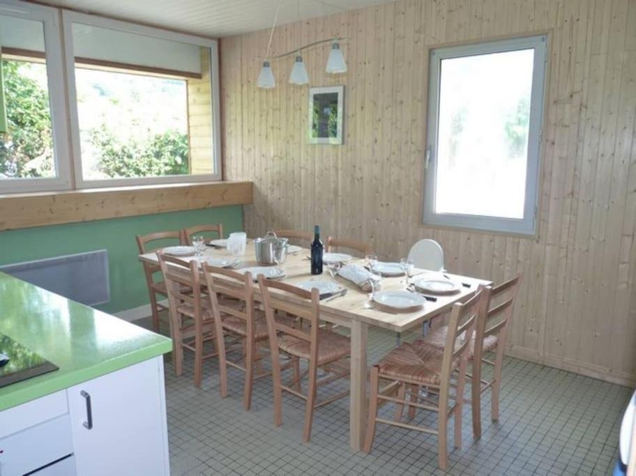 Maison Lumineuse Et Spacieuse Avec Terrain 라루브불 외부 사진
